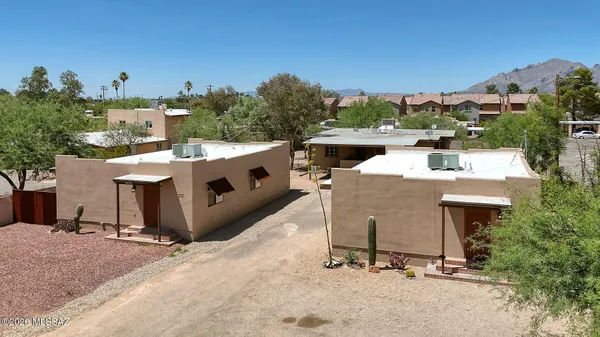 $679,000 | 1009 East Halcyon Road, Tucson, AZ 85719
