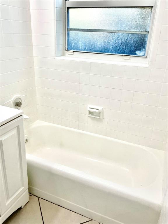 1645 Northeast 12th Street, Unit B Fort Lauderdale, FL 33304 - Photo 15 of 20 a bathroom with a bathtub