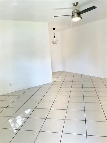 a view of a utility room