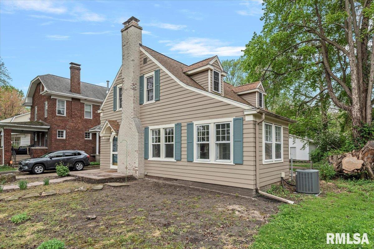 1615 South Douglas Avenue Springfield, IL 62704 - Photo 3 of 37