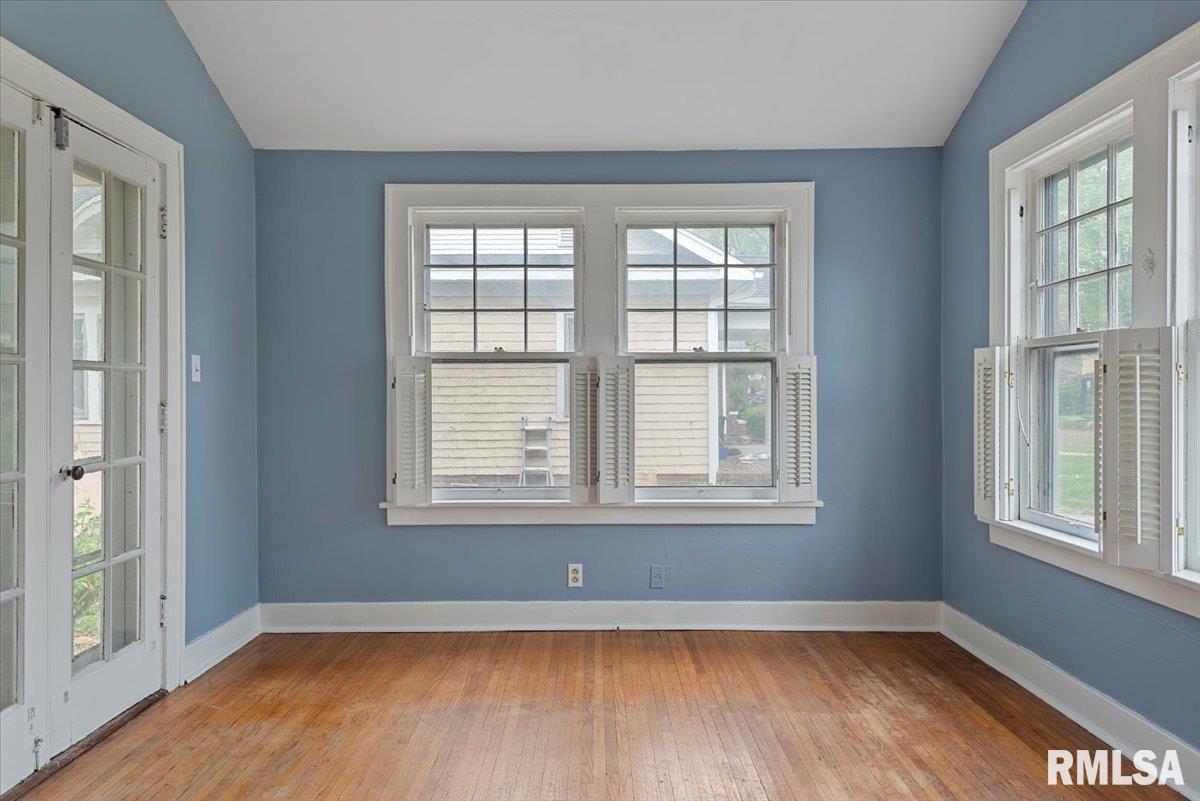 1615 South Douglas Avenue Springfield, IL 62704 - Photo 8 of 37