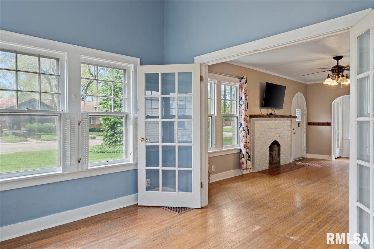 1615 South Douglas Avenue Springfield, IL 62704 - Photo 9 of 37