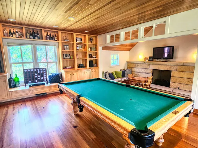 a view of a bedroom with washer and dryer