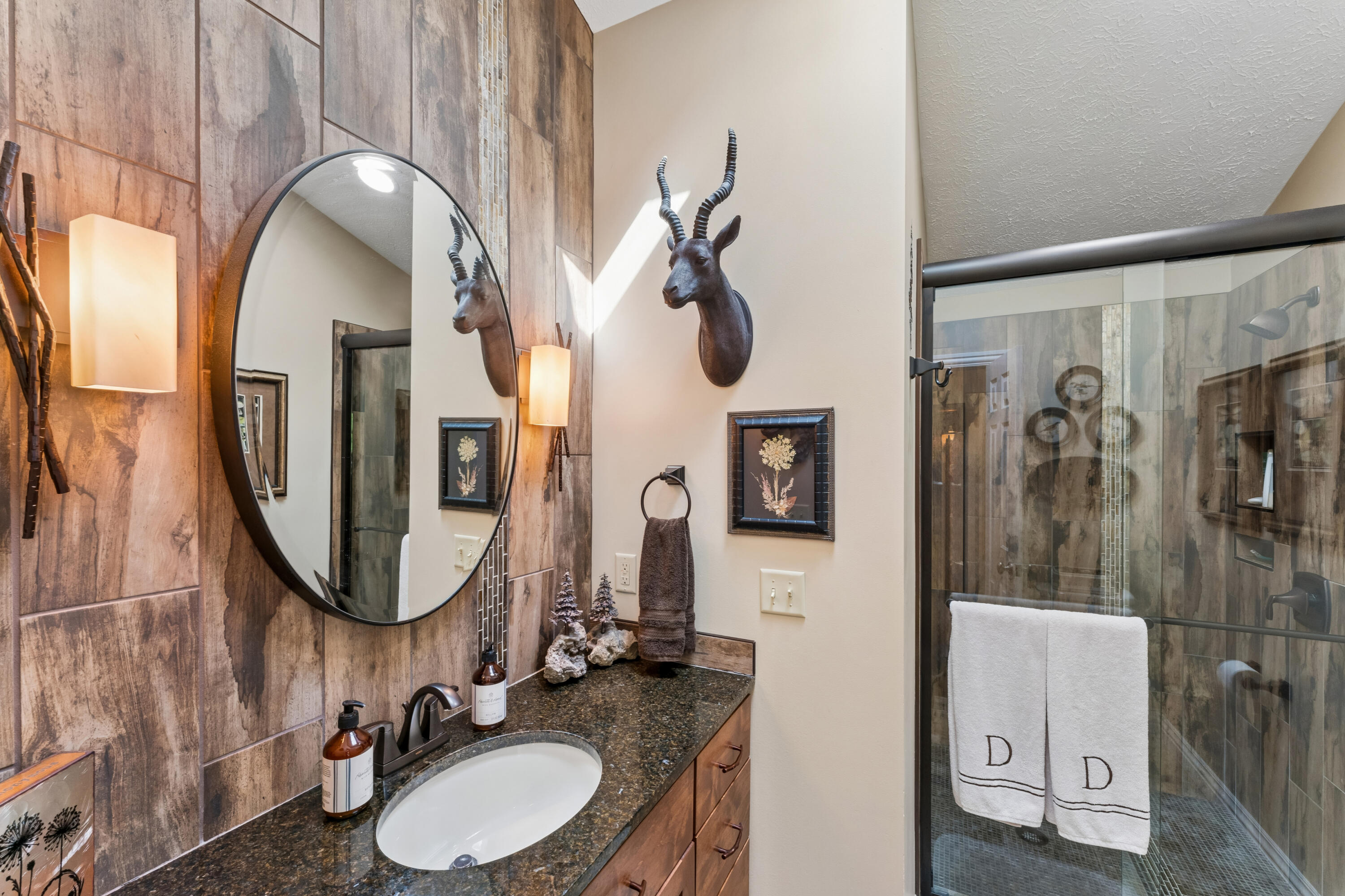4550 East Bannister Road Springfield, MO 65809 - Photo 20 of 49 Bathroom