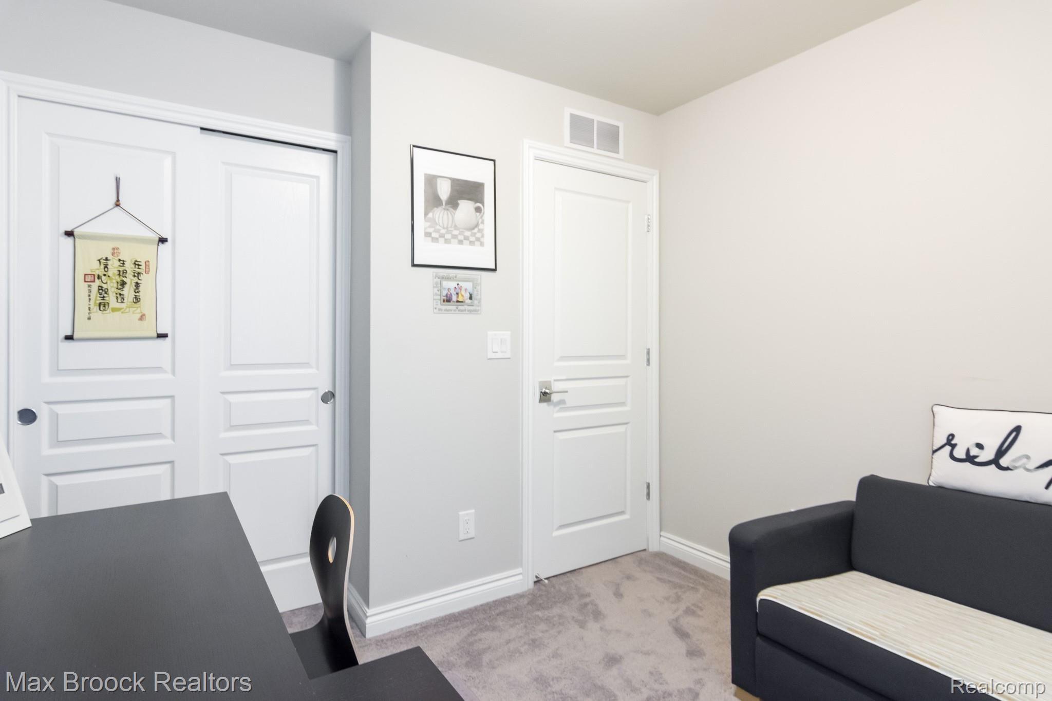 2758 Helmsdale Circle Rochester, MI 48307 - Photo 43 of 57 50.jpg