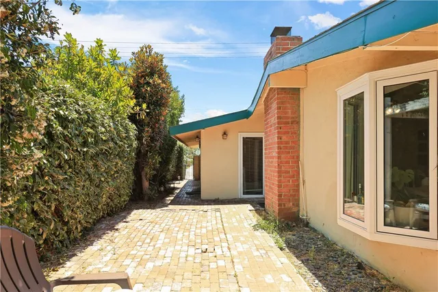 a view of a front door of the house