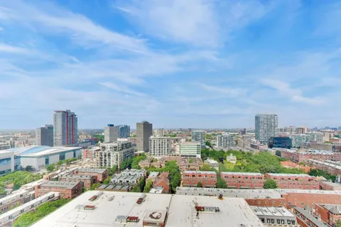 $395,000 | 1901 South Calumet Avenue, Unit 2208, Chicago, IL 60616