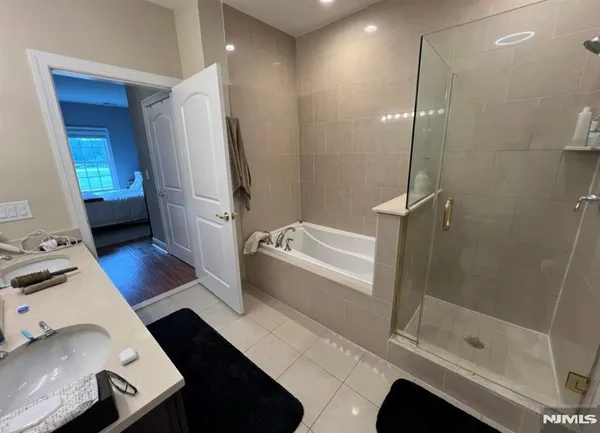 $3,200 | 3111 Windsor Park Court, Unit 3111, Englewood, NJ 07631