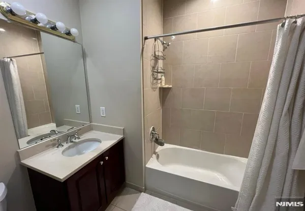 $3,200 | 3111 Windsor Park Court, Unit 3111, Englewood, NJ 07631