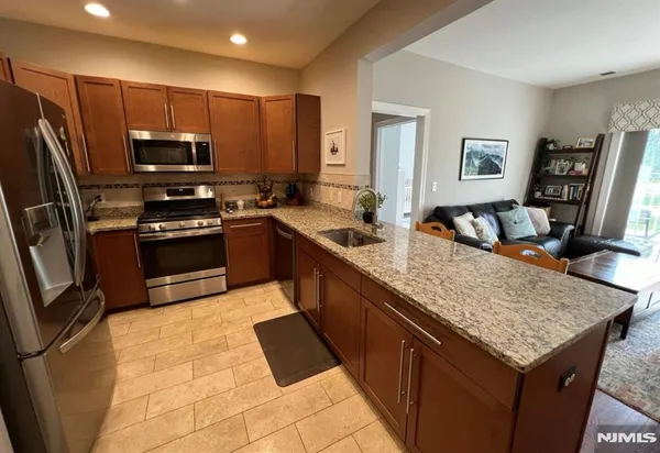 $3,200 | 3111 Windsor Park Court, Unit 3111, Englewood, NJ 07631