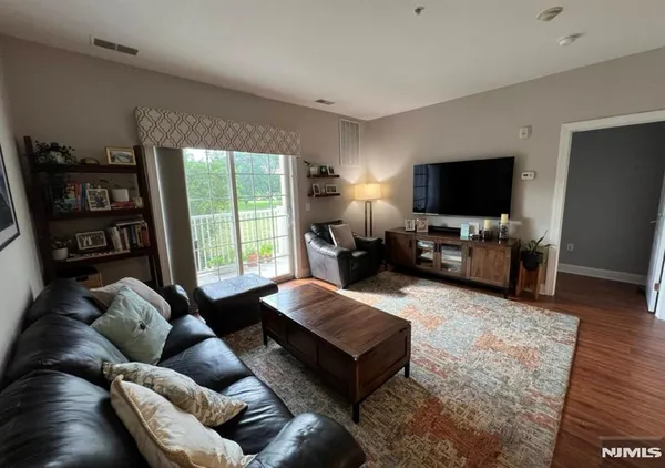 $3,200 | 3111 Windsor Park Court, Unit 3111, Englewood, NJ 07631