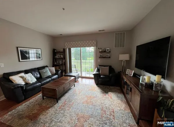 $3,200 | 3111 Windsor Park Court, Unit 3111, Englewood, NJ 07631