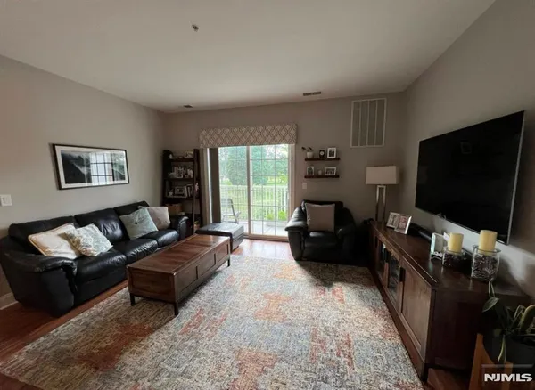 $3,200 | 3111 Windsor Park Court, Unit 3111, Englewood, NJ 07631