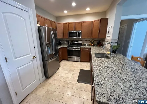 $3,200 | 3111 Windsor Park Court, Unit 3111, Englewood, NJ 07631
