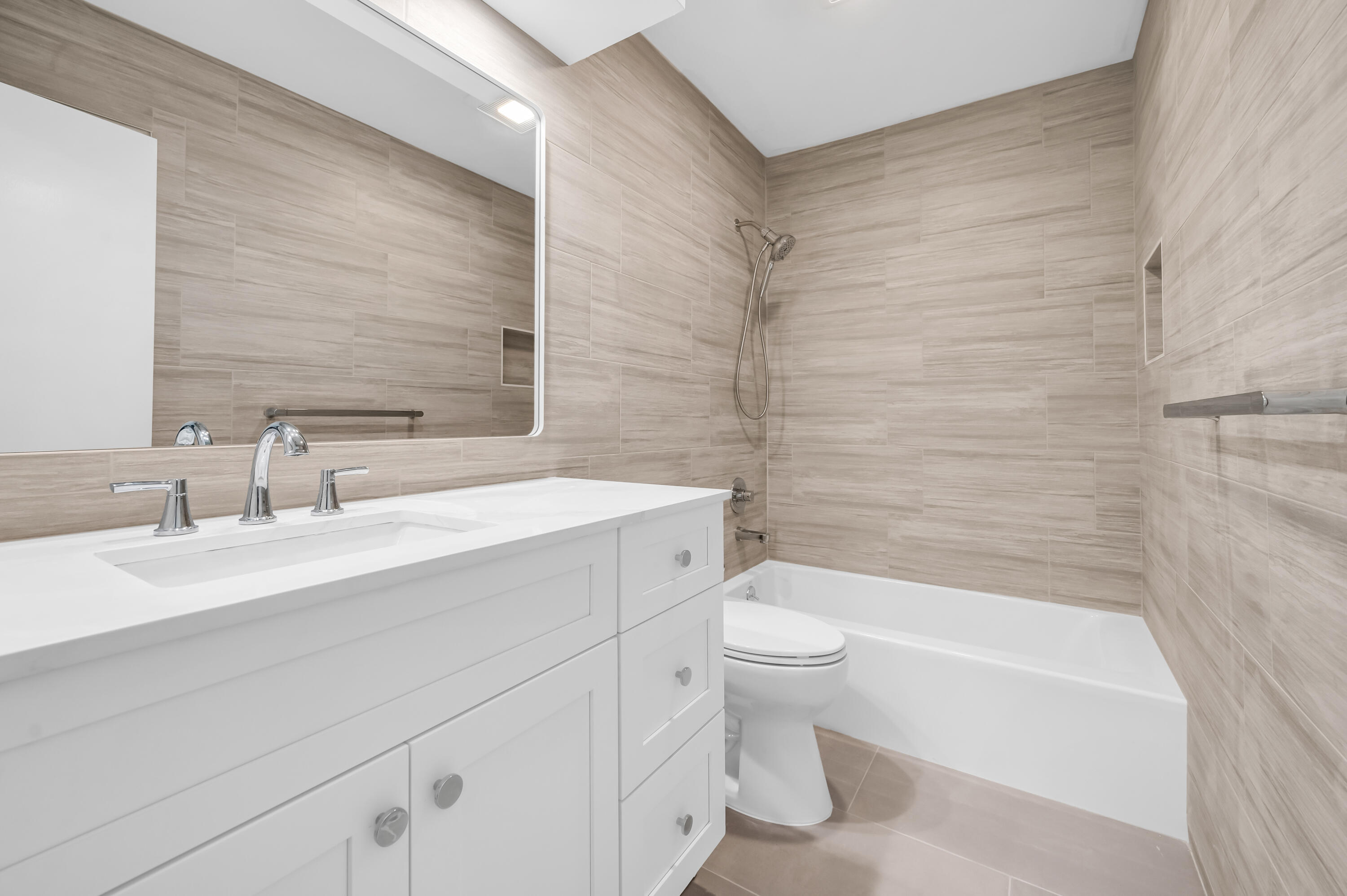 7755 Kenway Place East Boca Raton, FL 33433 - Photo 7 of 25 Bathroom