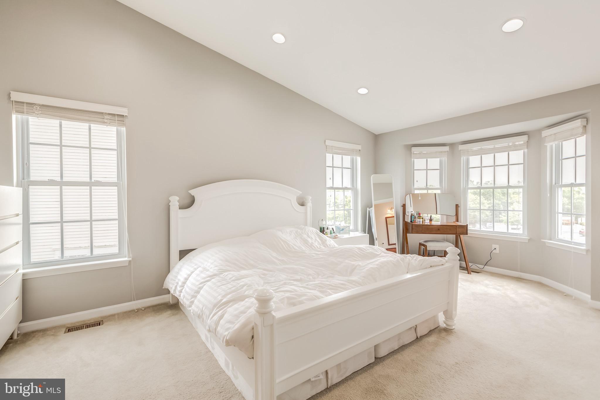 25440 South Riding Boulevard Chantilly, VA 20152 - Photo 26 of 37 Gallery Image 26