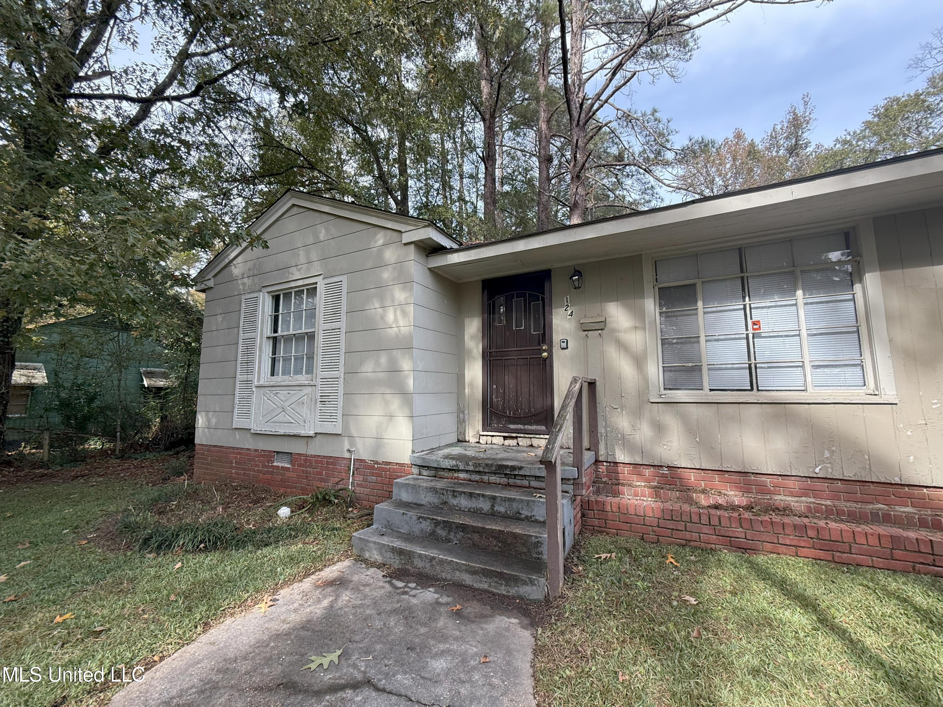 124 South Sunset Terrace Jackson, MS 39212 - Photo 11 of 13 ssterrfront