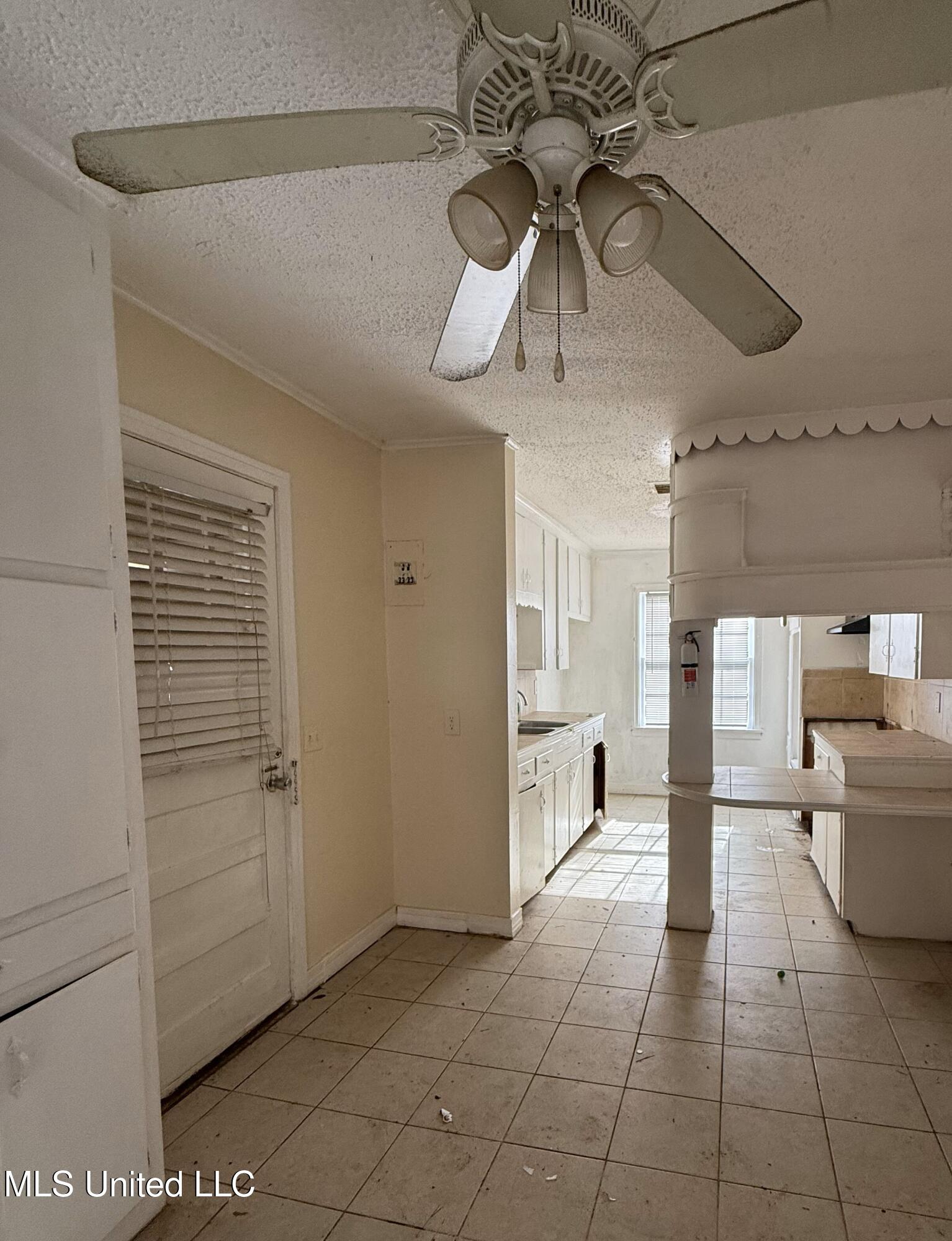 124 South Sunset Terrace Jackson, MS 39212 - Photo 4 of 13 sunset terr kitchen