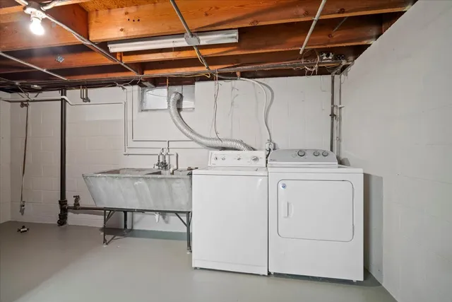 $249,000 | 2202 East Oakland Avenue, Bloomington, IL 61701