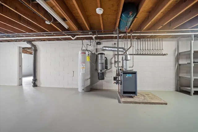 $249,000 | 2202 East Oakland Avenue, Bloomington, IL 61701