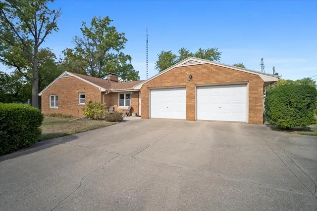 $249,000 | 2202 East Oakland Avenue, Bloomington, IL 61701