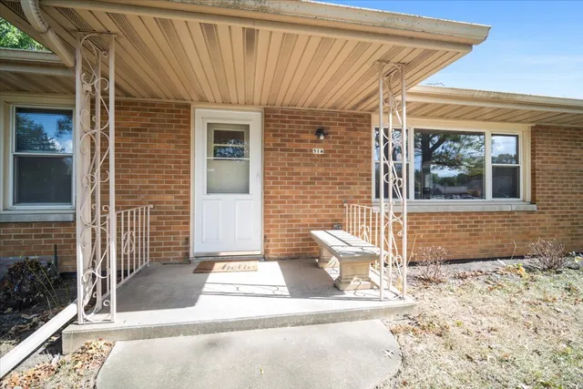 $249,000 | 2202 East Oakland Avenue, Bloomington, IL 61701