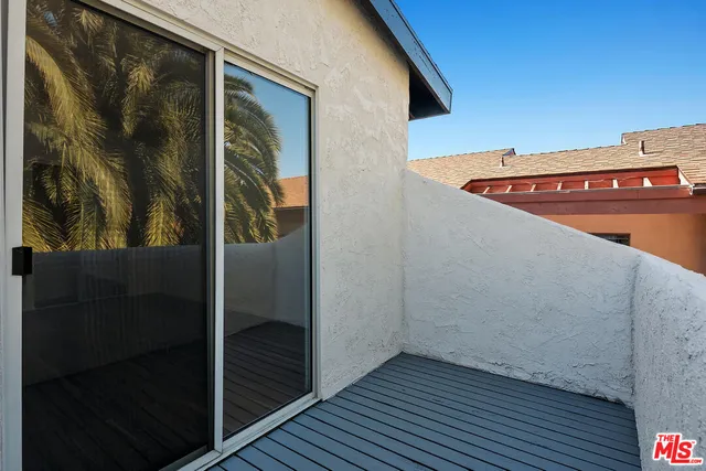 a view of a back yard of the house