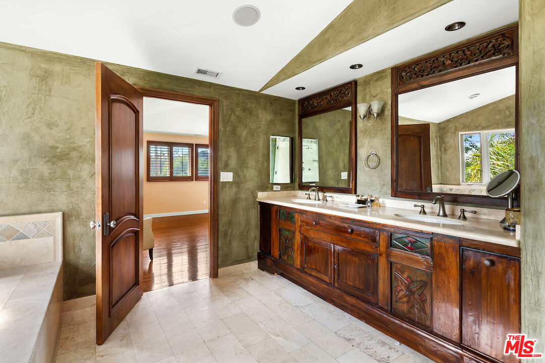 2604 Rutherford Drive Los Angeles, CA 90068 - Photo 14 of 23