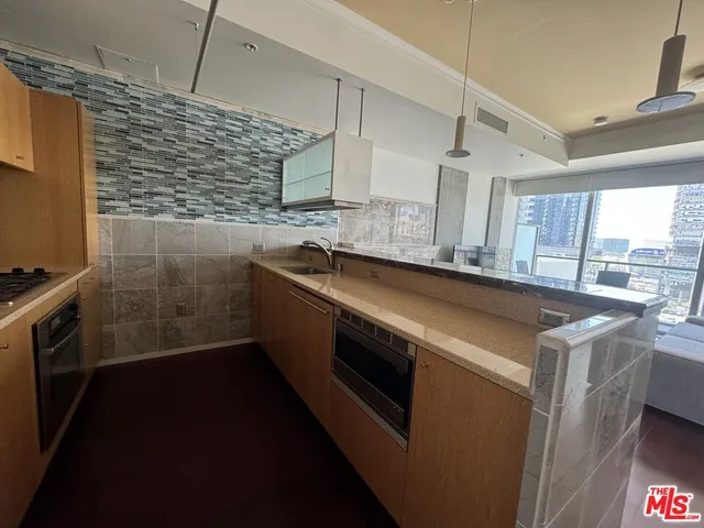 $3,000 | 1155 South Grand Avenue, Unit 910, Los Angeles, CA 90015