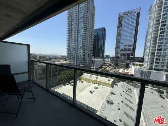 $3,000 | 1155 South Grand Avenue, Unit 910, Los Angeles, CA 90015