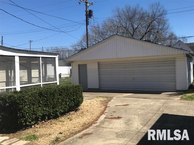 1716 South College Street Springfield, IL 62704 - Photo 3 of 28 Gallery Image 3