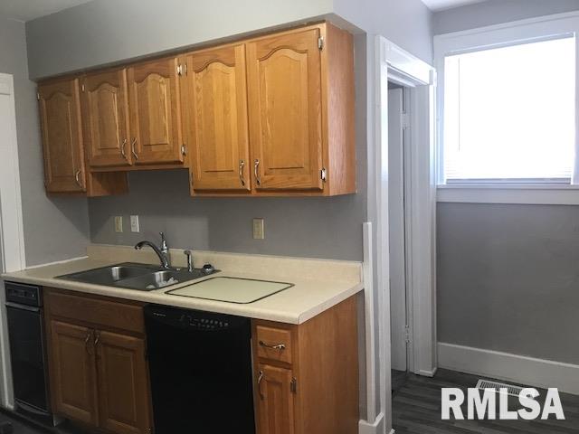 1716 South College Street Springfield, IL 62704 - Photo 9 of 28 Gallery Image 9