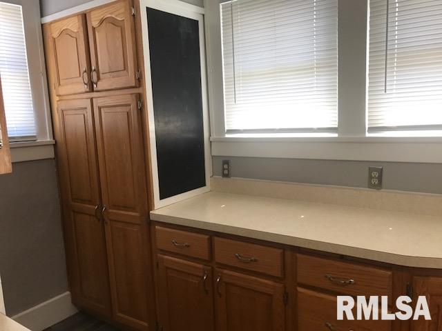 1716 South College Street Springfield, IL 62704 - Photo 10 of 28 Gallery Image 10