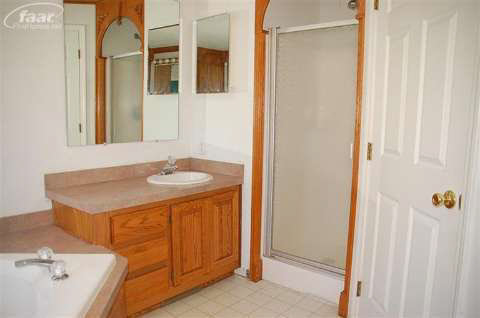 9185 Dean Road Fenton, MI 48430 - Photo 12 of 21 20369314-11.JPG