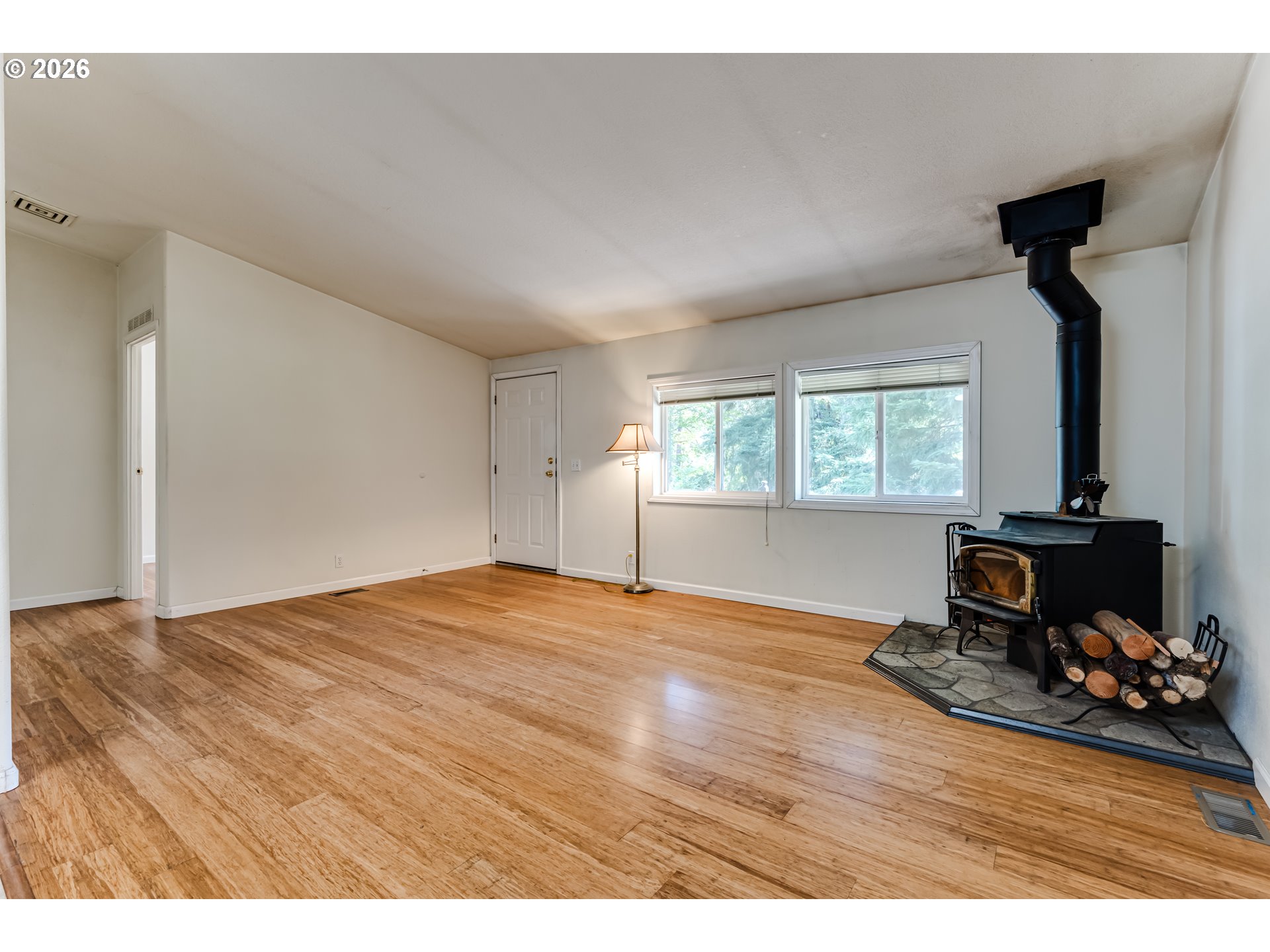 80618 Lost Creek Road Dexter, OR 97431 - Photo 2 of 15 Living Room
