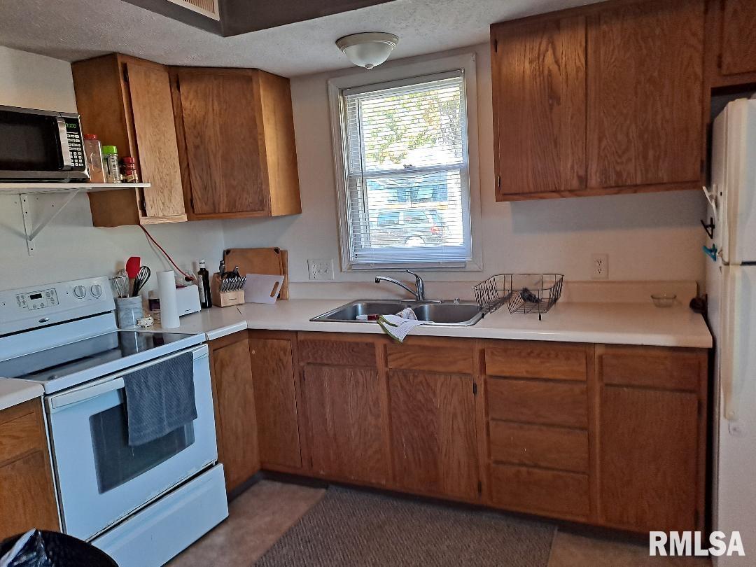 2605 South Walnut Street Springfield, IL 62704 - Photo 3 of 4