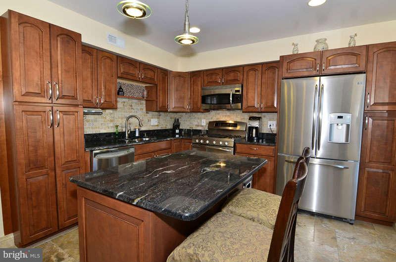 46856 Rabbitrun Terrace Sterling, VA 20164 - Photo 12 of 30 Kitchen