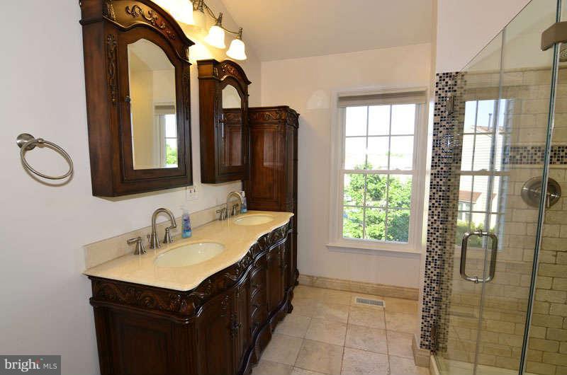 46856 Rabbitrun Terrace Sterling, VA 20164 - Photo 20 of 30 Bath Master