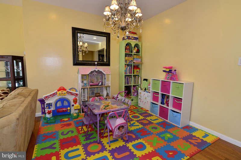 46856 Rabbitrun Terrace Sterling, VA 20164 - Photo 8 of 30 Dining Room