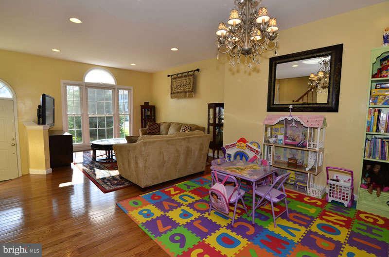46856 Rabbitrun Terrace Sterling, VA 20164 - Photo 9 of 30 Dining room to living room view