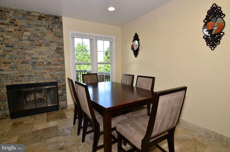 46856 Rabbitrun Terrace Sterling, VA 20164 - Photo 10 of 30 Eat in area off Kitchen