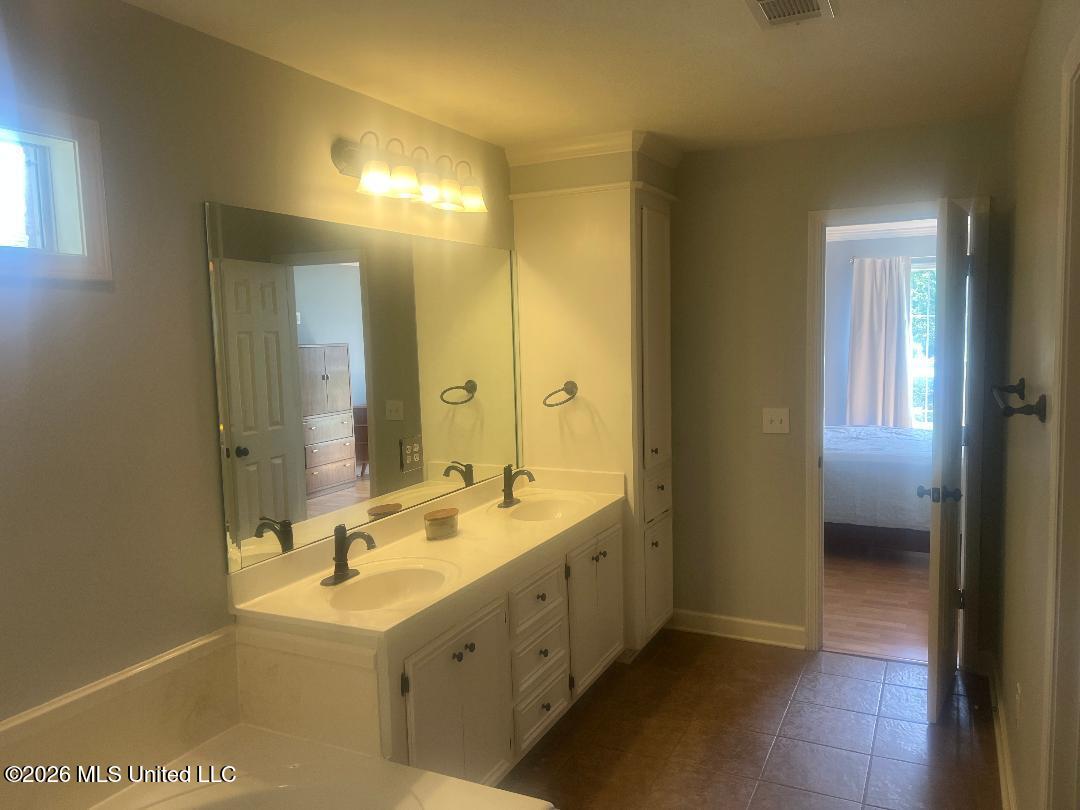 420 Pecan Circle Brandon, MS 39042 - Photo 22 of 25 masterdoublevanity