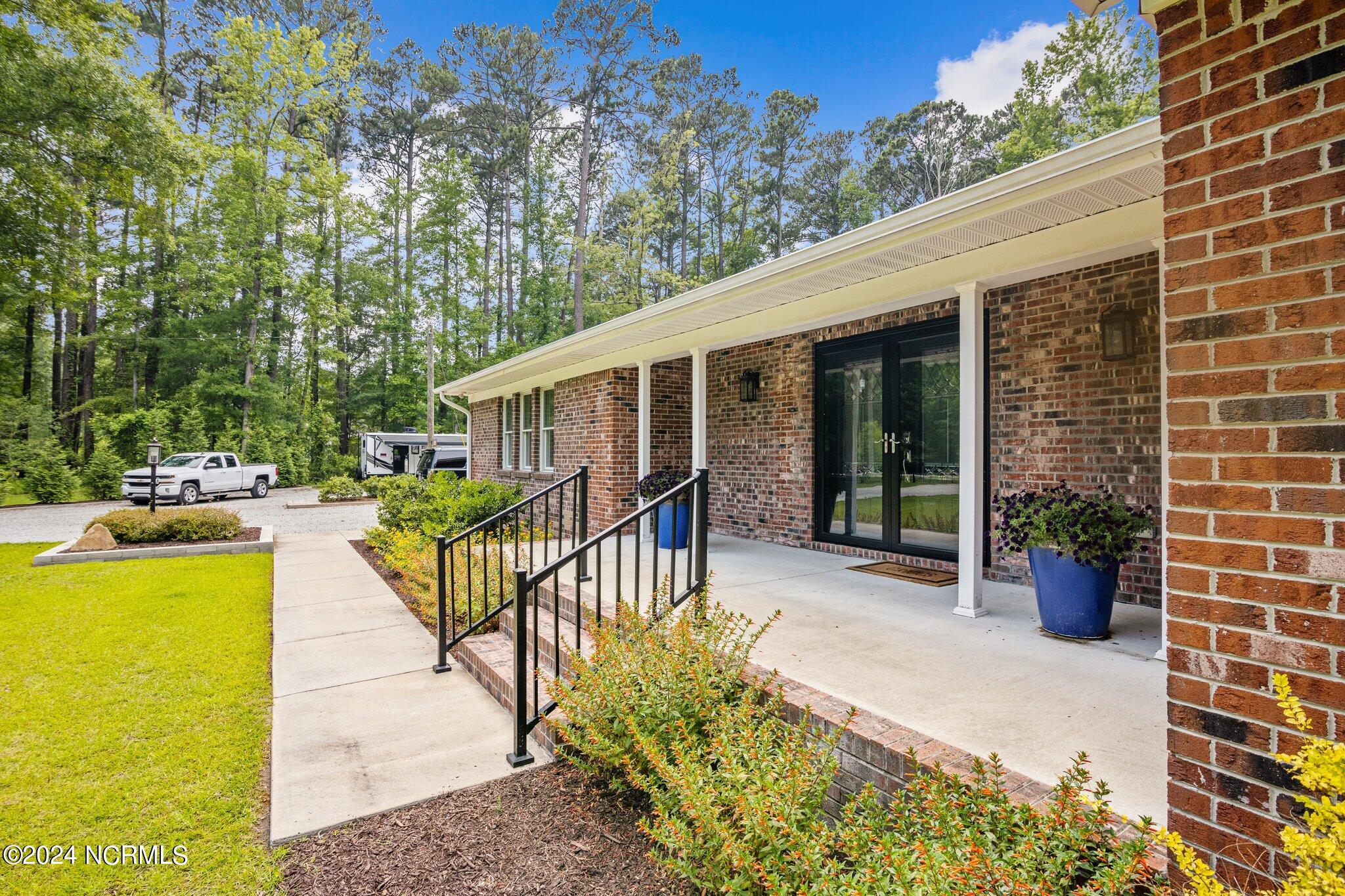 204 North Ridge Road New Bern, NC 28560 - Photo 10 of 65 5-web-or-mls-2I3A0005