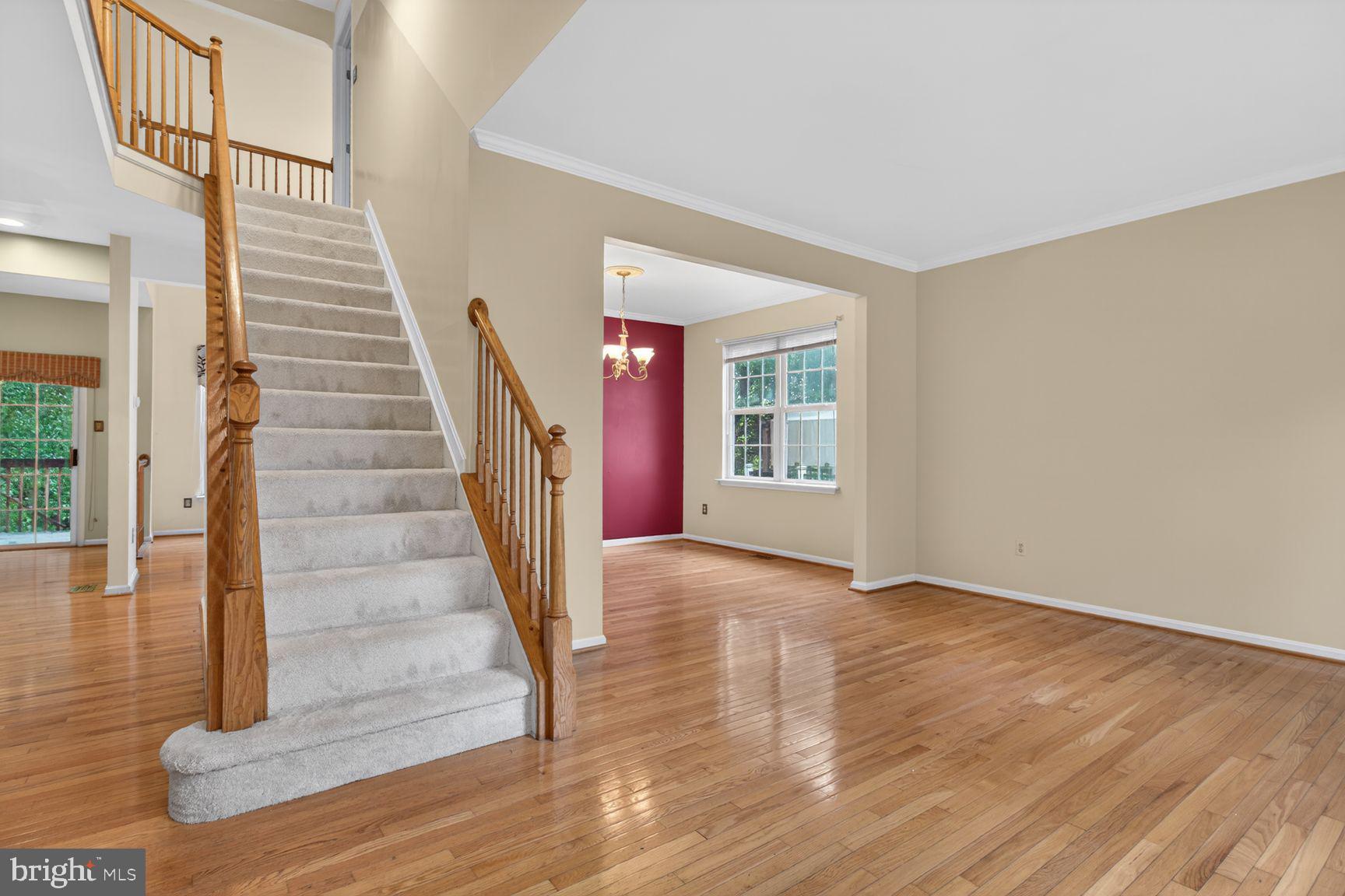 6385 Morning Time Lane Columbia, MD 21044 - Photo 3 of 23 Foyer/Living Room