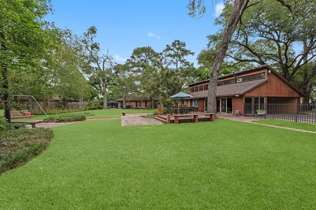 a view of a house with backyard and sitting area
