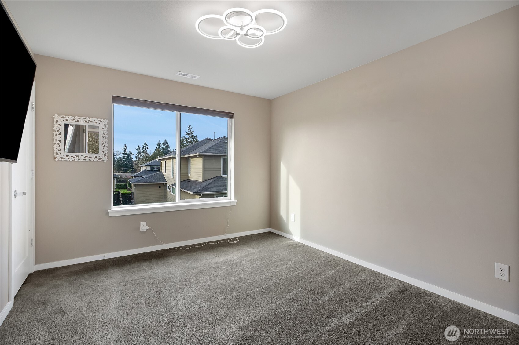 31524 11th Place Southwest Federal Way, WA 98023 - Photo 25 of 40 an empty room with a window