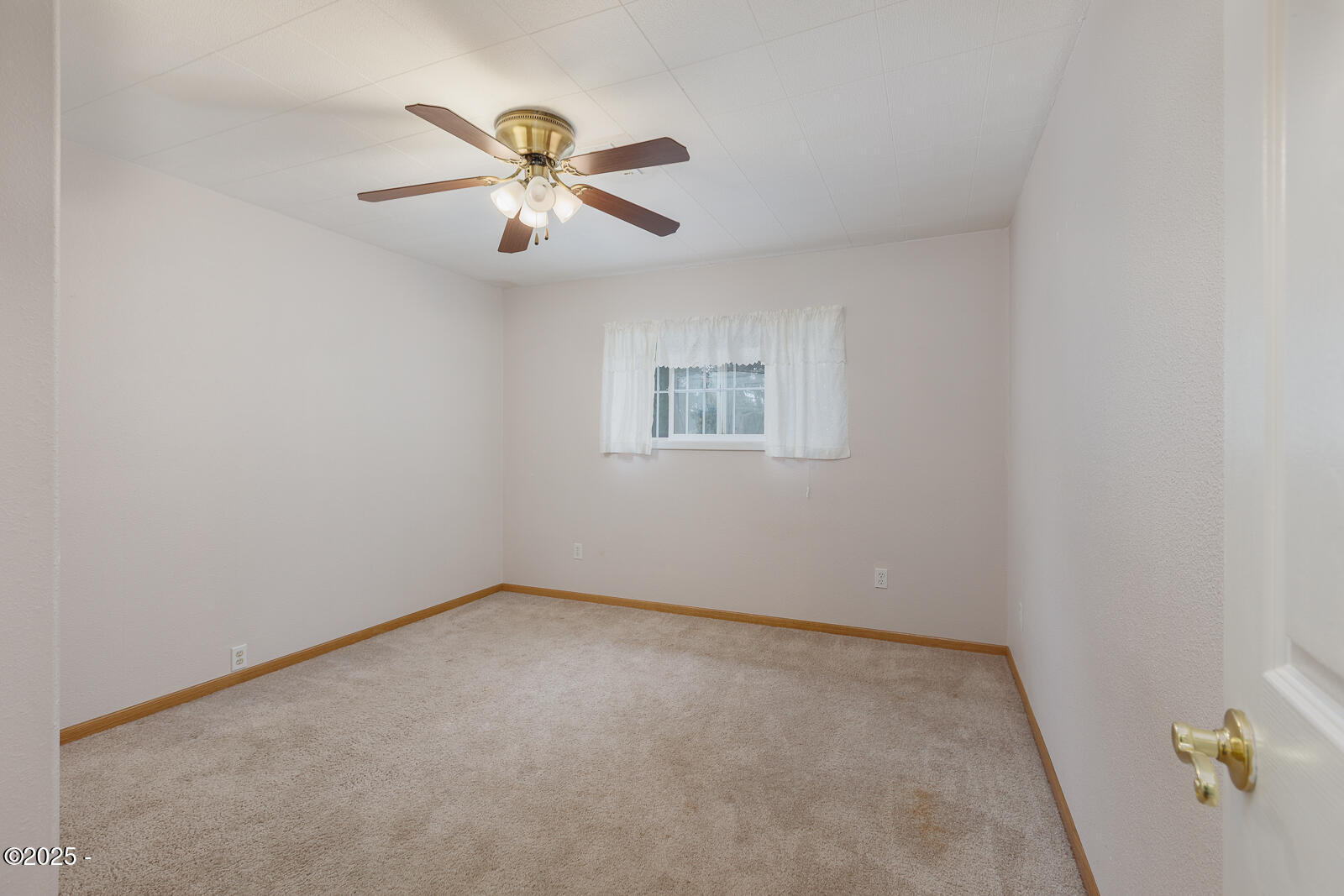 301 Elk City Road Toledo, OR 97391 - Photo 13 of 27 -21