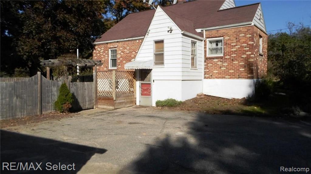 5216 East Stanley Road Flint, MI 48506 - Photo 5 of 37