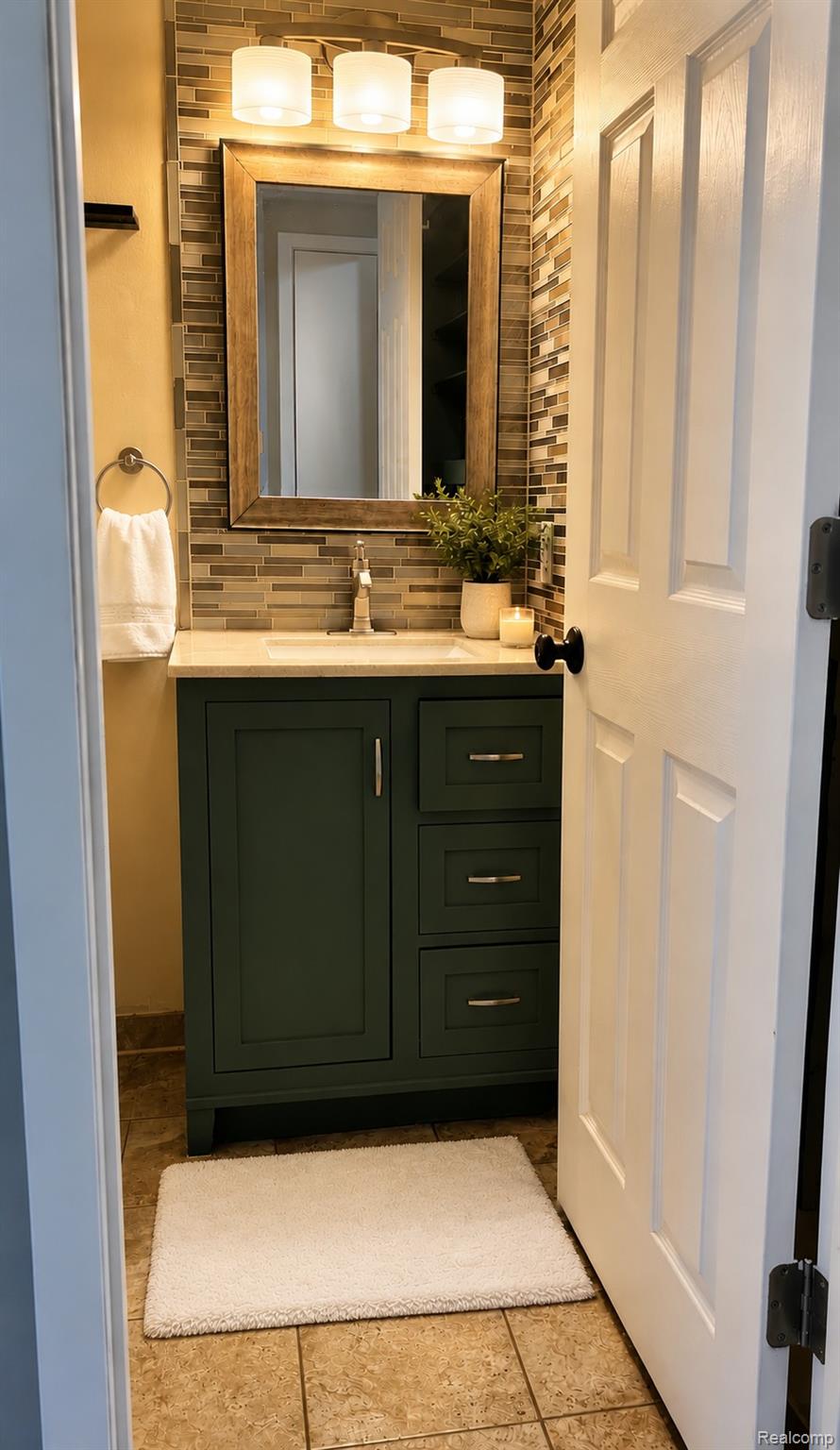 311 West Highland Road, Unit T5 Howell, MI 48843 - Photo 6 of 17 Condo Bathroom Staged 1.jpeg