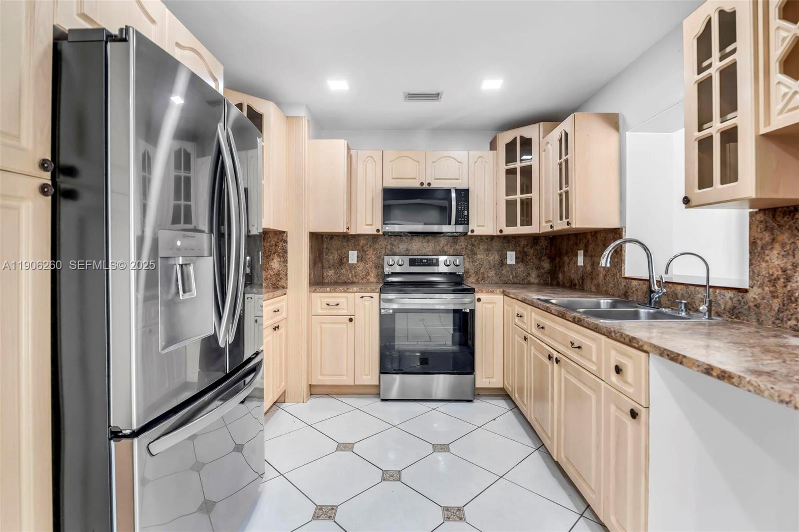 15430 Southwest 308th Street Homestead, FL 33033 - Photo 8 of 60